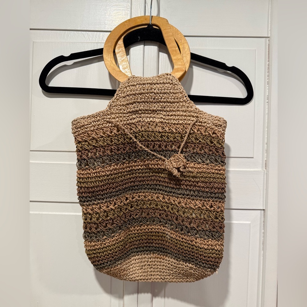 Straw bag with wooden‎ handles EUC